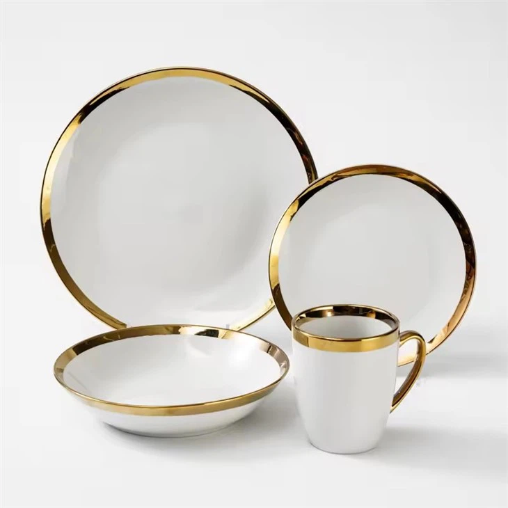 Luxe gegalvaniseerde gouden keramische serviesset.